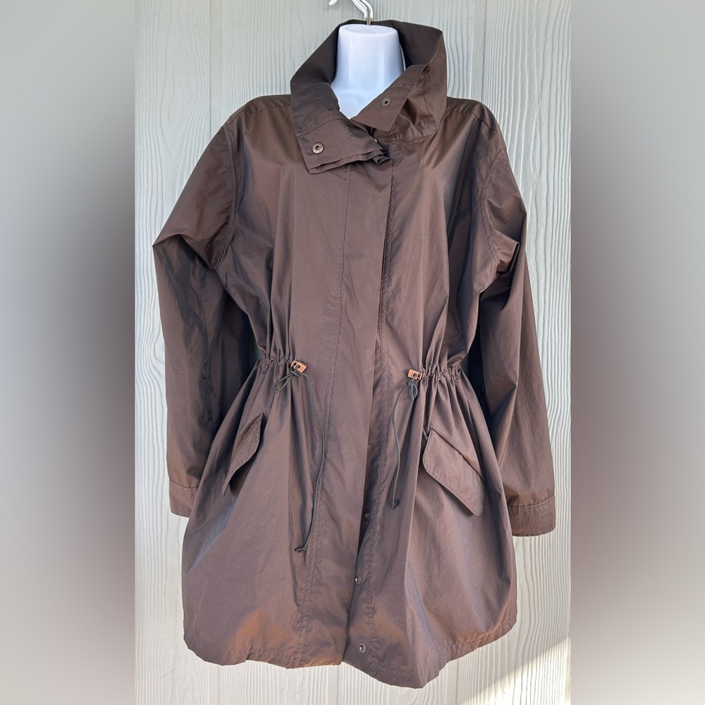 165*.SIMPLE VERA VERA WANG
Women’s Waterproof Windproof Dark Brown Hooded Jacket